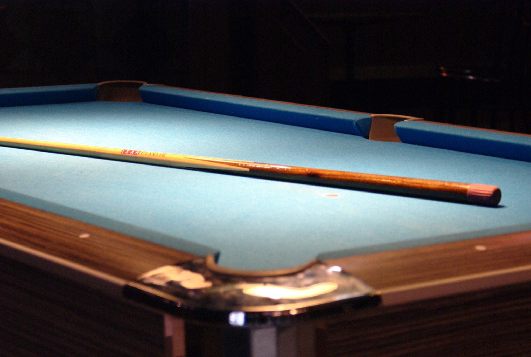 morethanbilliards-snooker-cue-vs-pool-cue-01-2048x1376.jpg